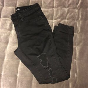 Universal Thread Black Ripped Skinny Jegging
